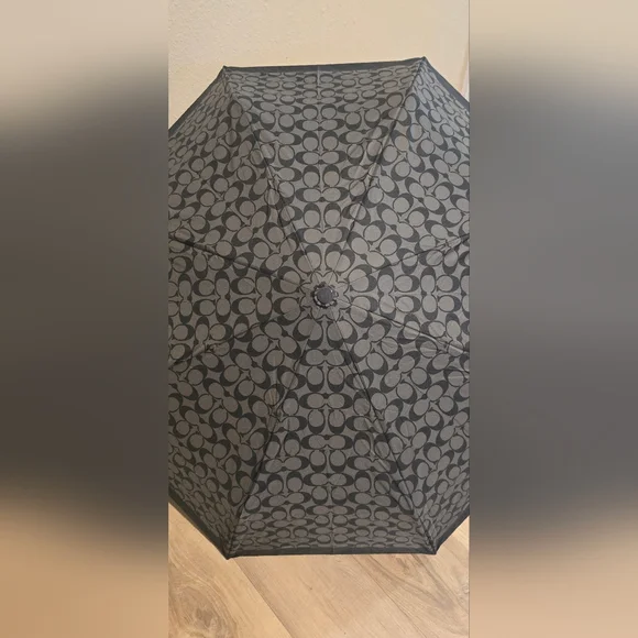 Coach NWT Sig Umbrella - Picture 6 of 8